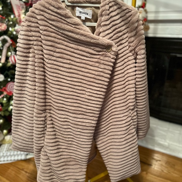 BB Dakota Tan Faux Fur Jacket - Picture 2 of 7